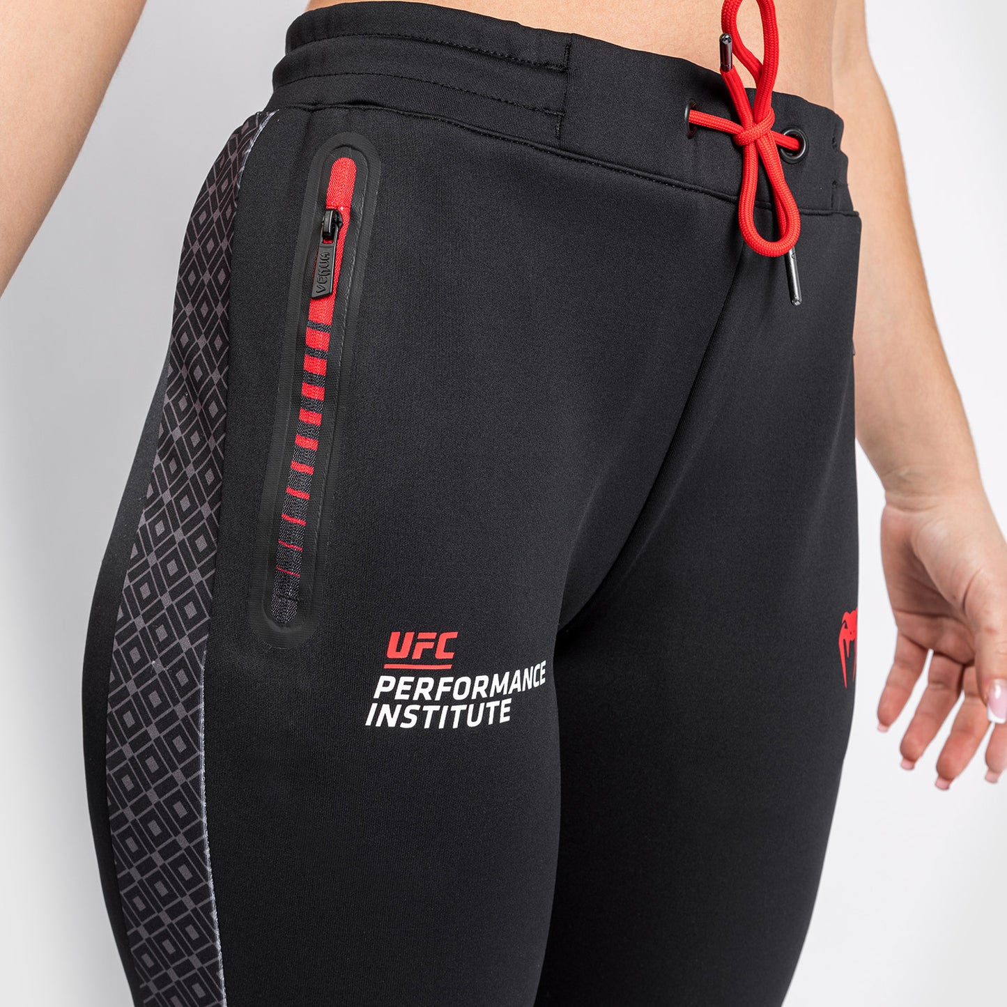 UFC Venum Performance Institute 女士款慢跑裤 – 黑色/红色