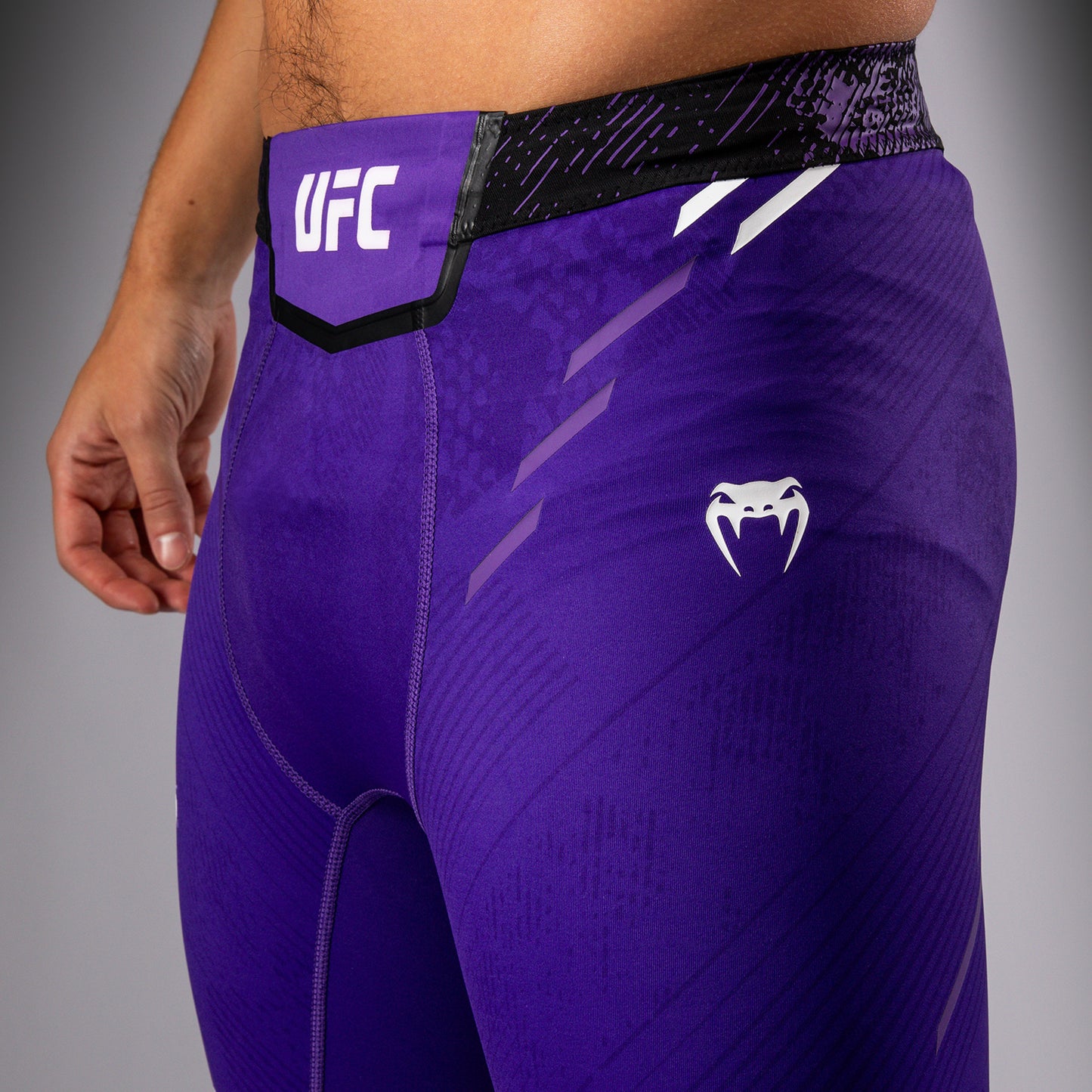 UFC Adrenaline by Venum Authentic Fight Night 男士综合格斗短裤 – 紫色