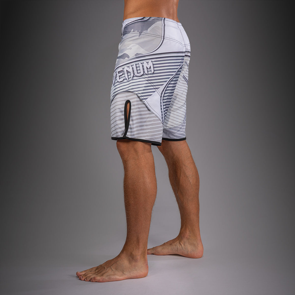 Venum Camo Hero 格斗短裤 - 白色/浅灰色