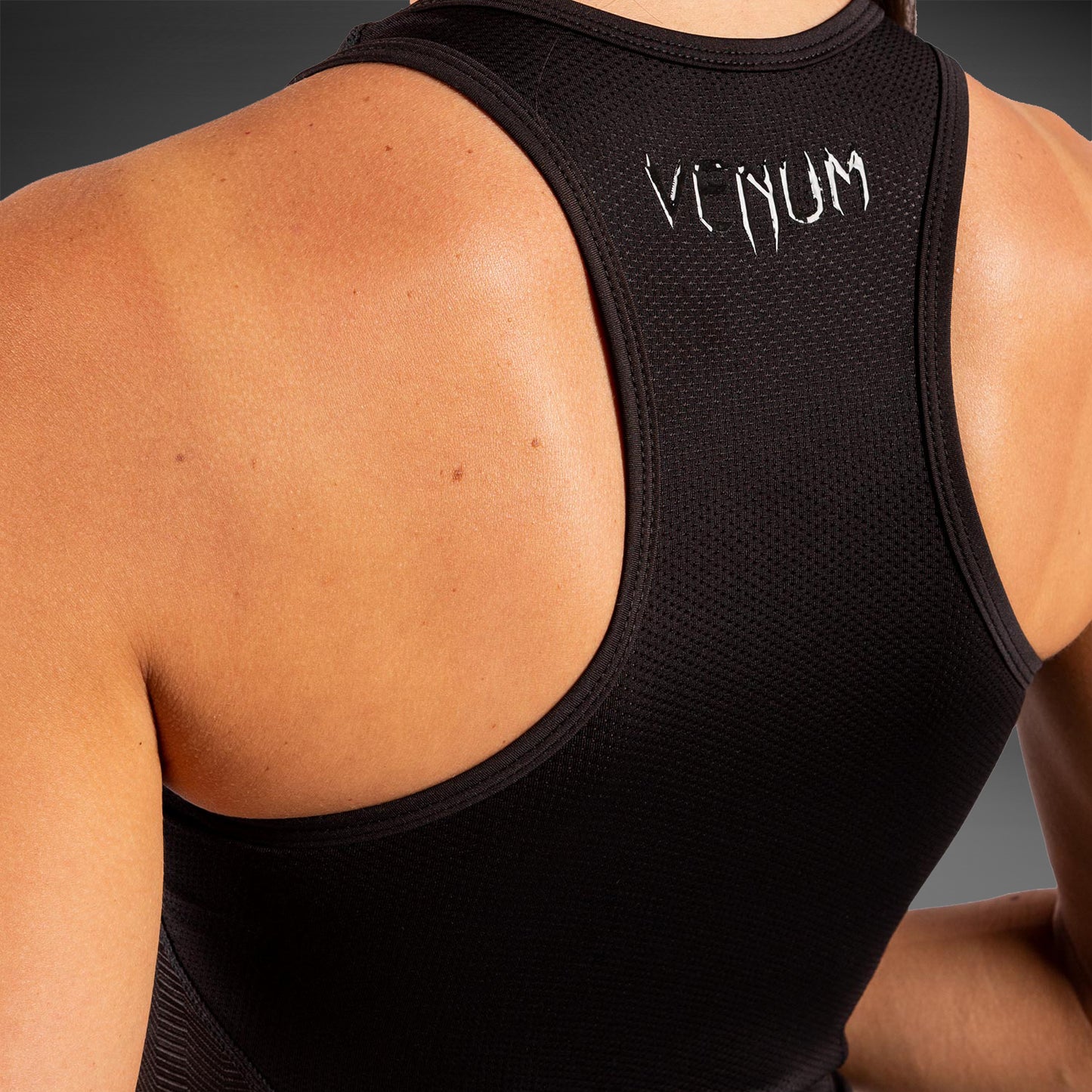 Venum G-Fit Dry-Tech背心–女士款–黑色/黑色