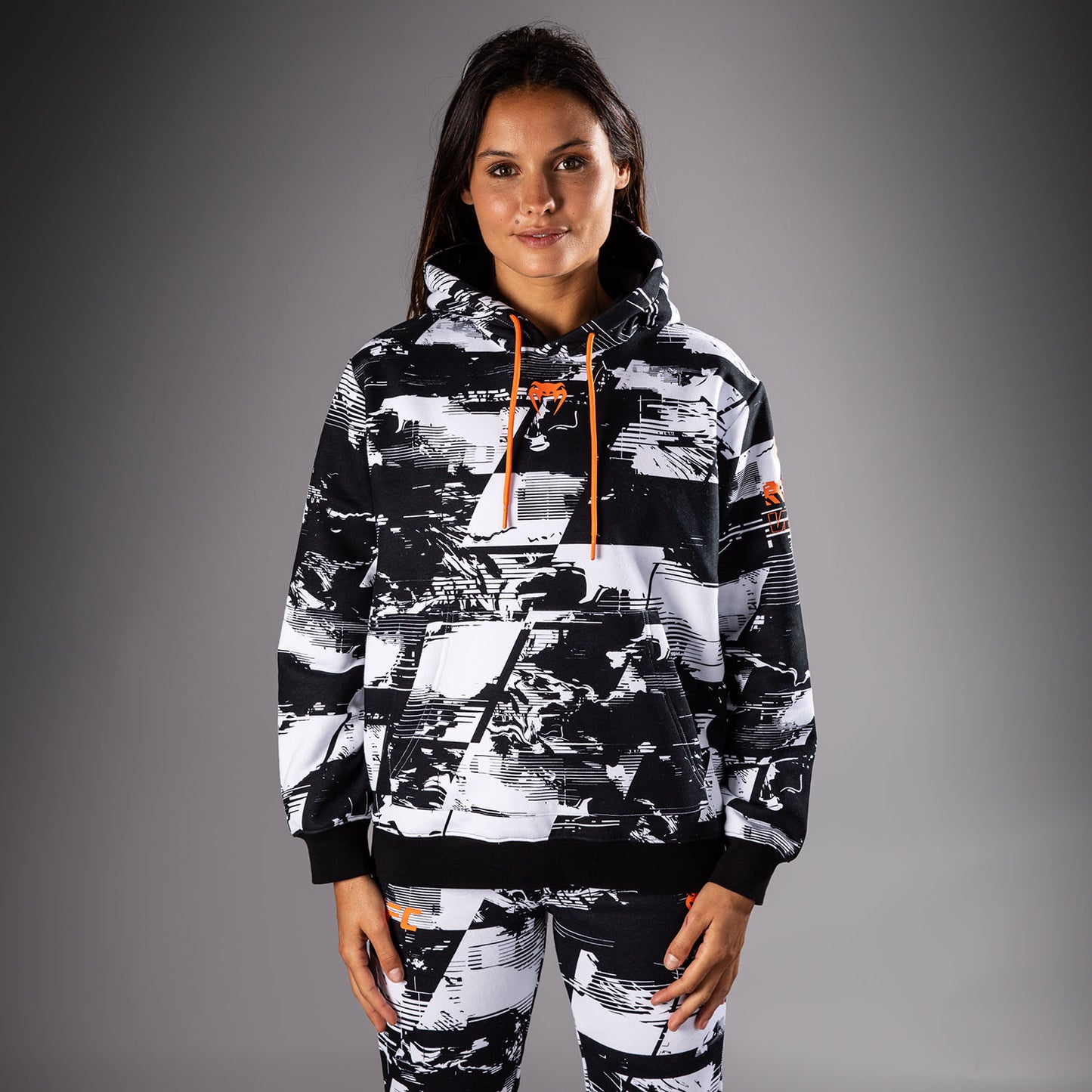 Women's UFC Zenith by Venum 白色 Authentic Fight Week 连帽衫