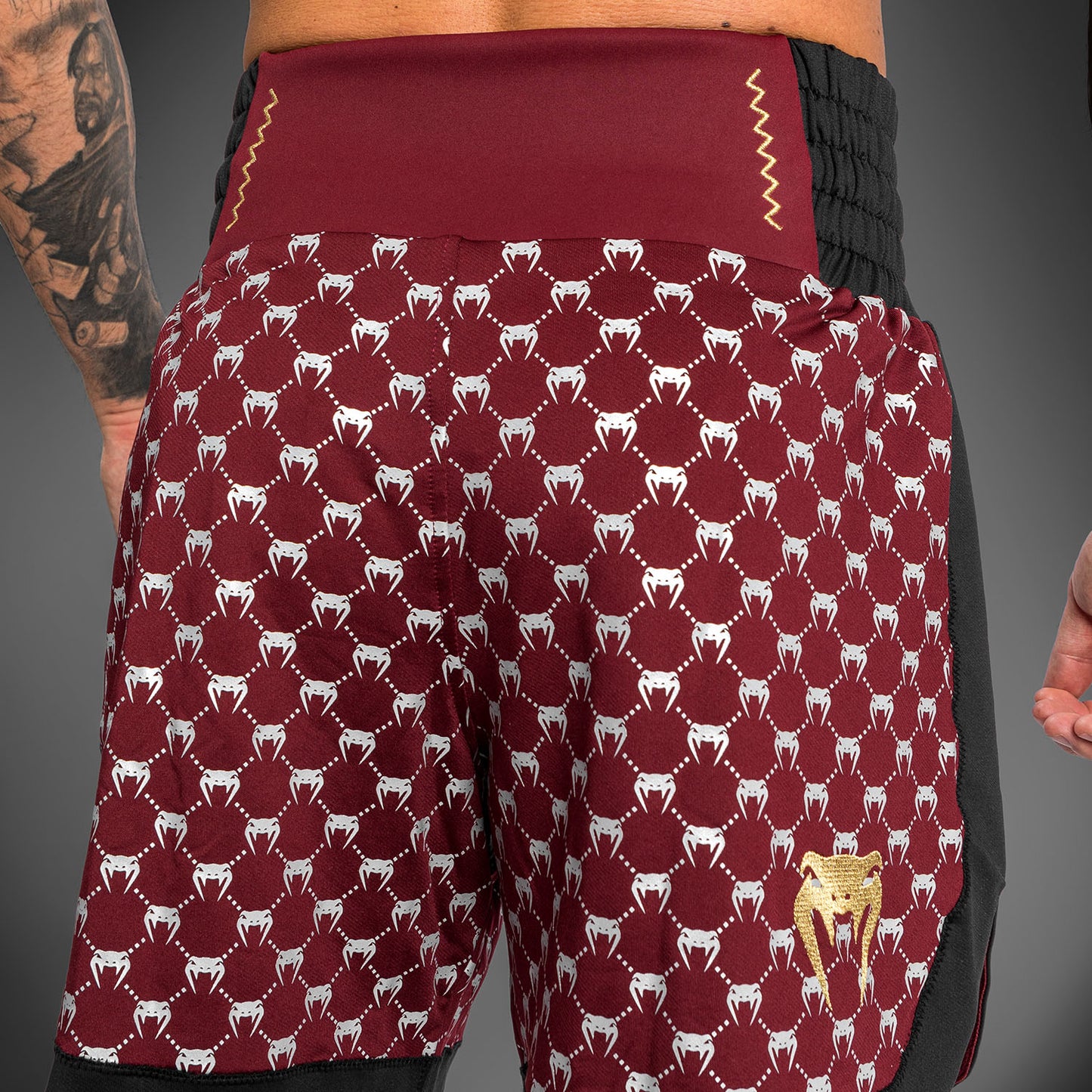 Venum Monogram 拳击短裤 – 黑色/酒红色