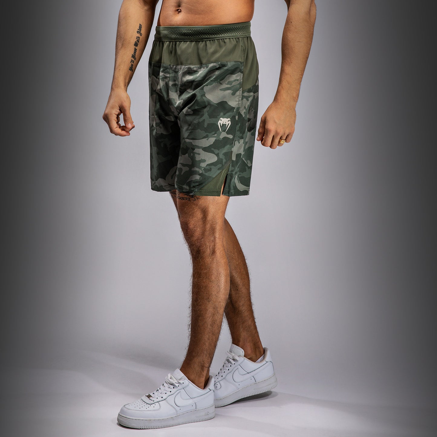 Venum G-Fit Air 男士训练短裤 – 军绿色迷彩