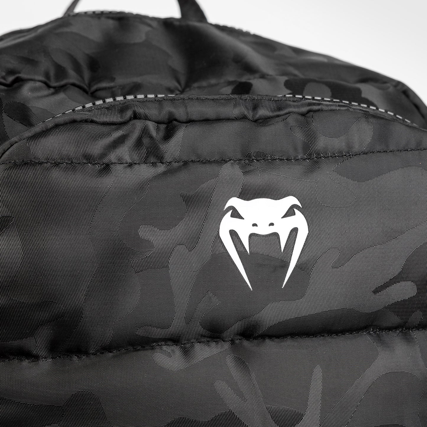 Venum Challenger Pro 背包 (20-25L) – 黑色/深迷彩