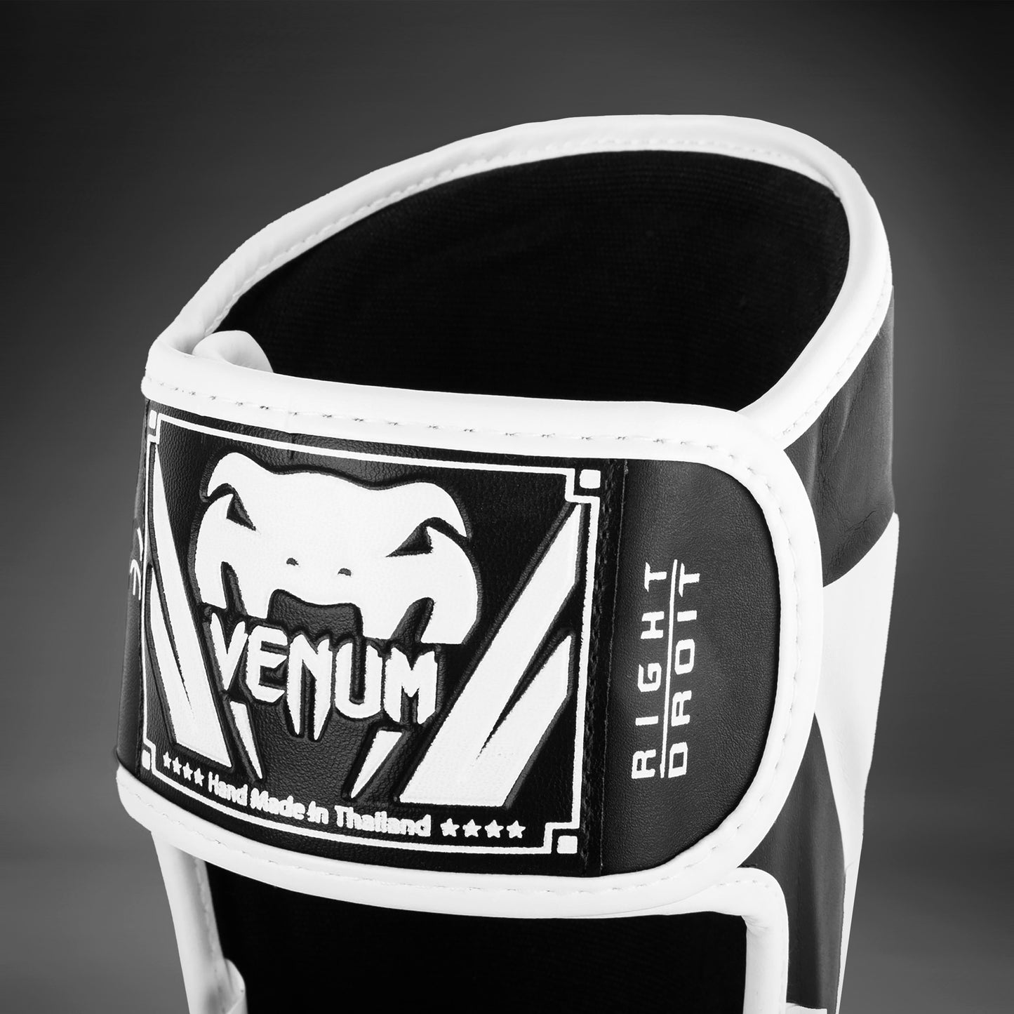 Venum Elite 立式护胫 – 黑色/白色