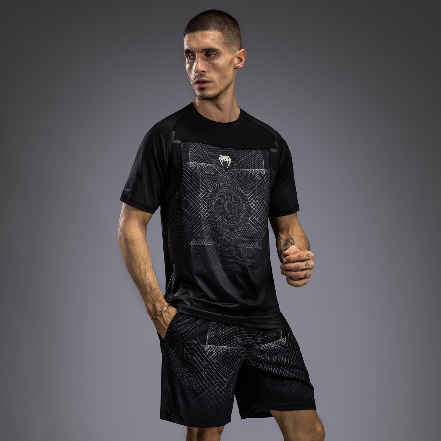 Venum G-Fit Air 男士 Dry-Tech T恤 – 深黑色/沙色