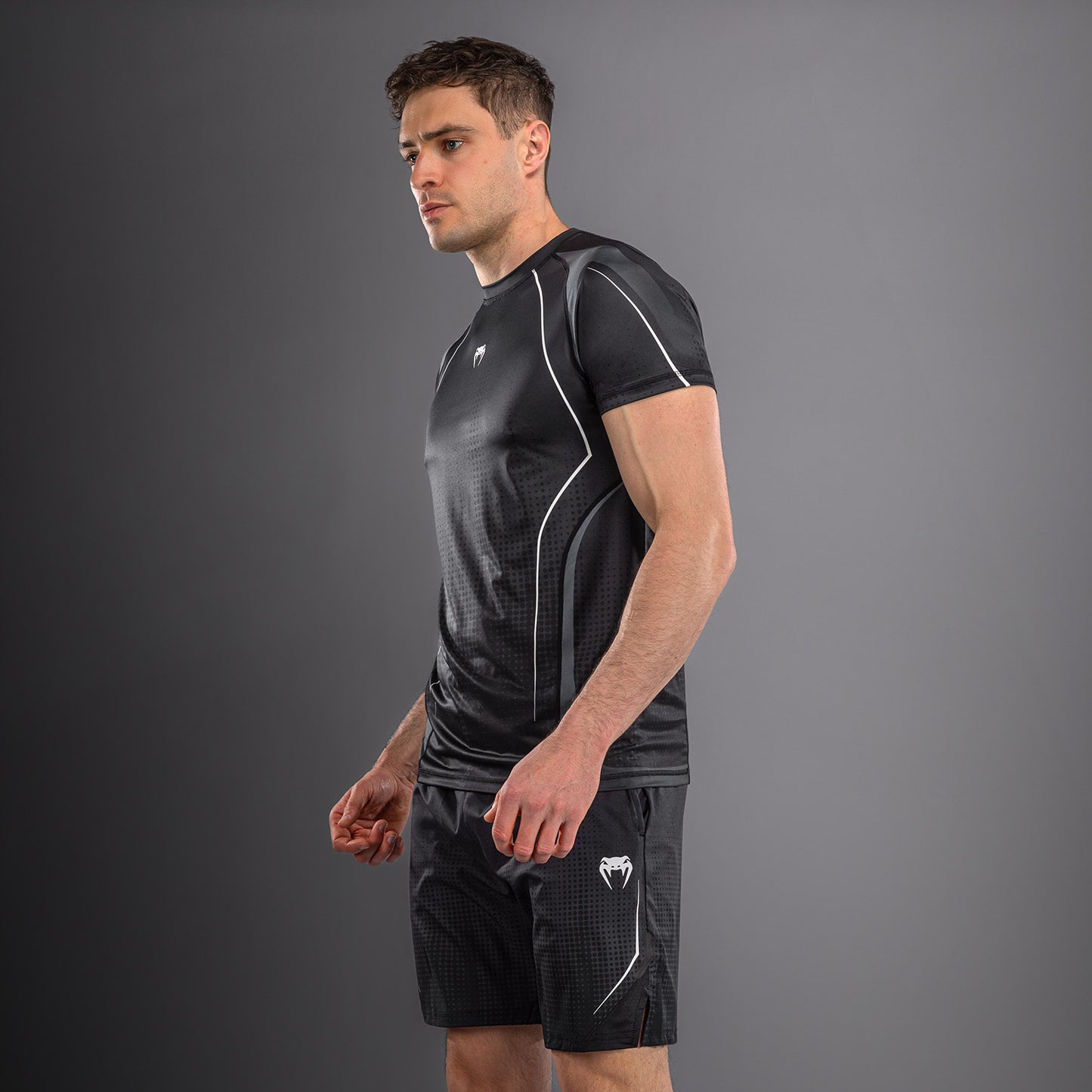 Venum Stealth Dry Tech T恤 – 黑色/白色