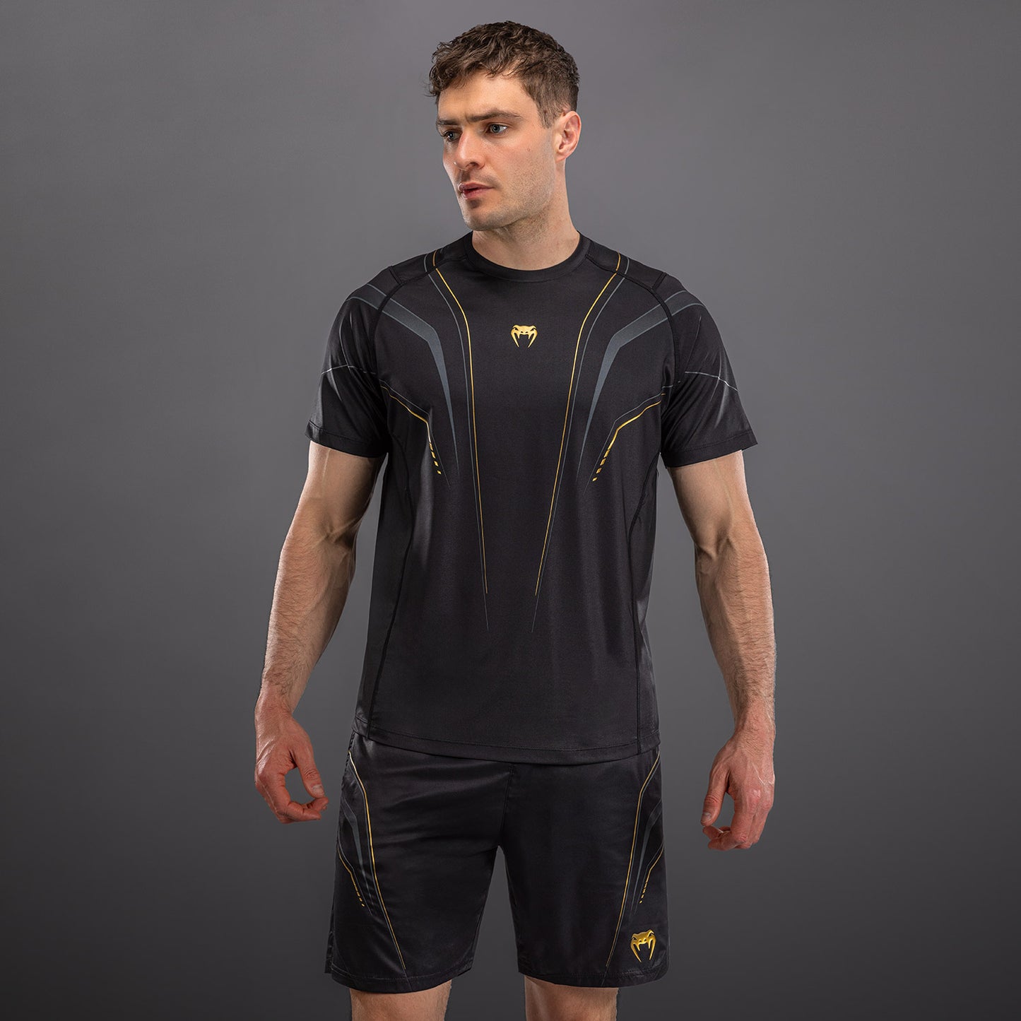 Venum Streamline Dry Tech T恤 – 黑色/金色