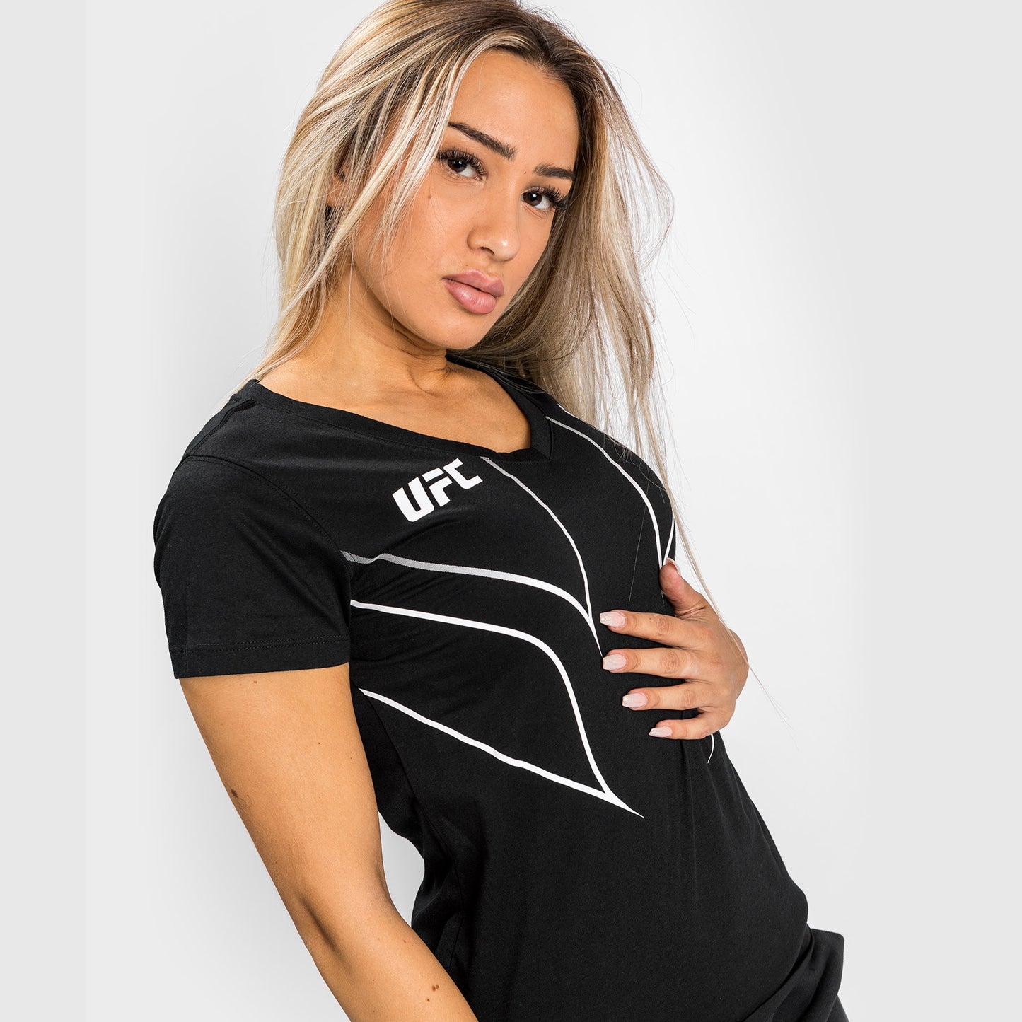 UFC Venum Fight Night 2.0 女士款T恤 – 黑色