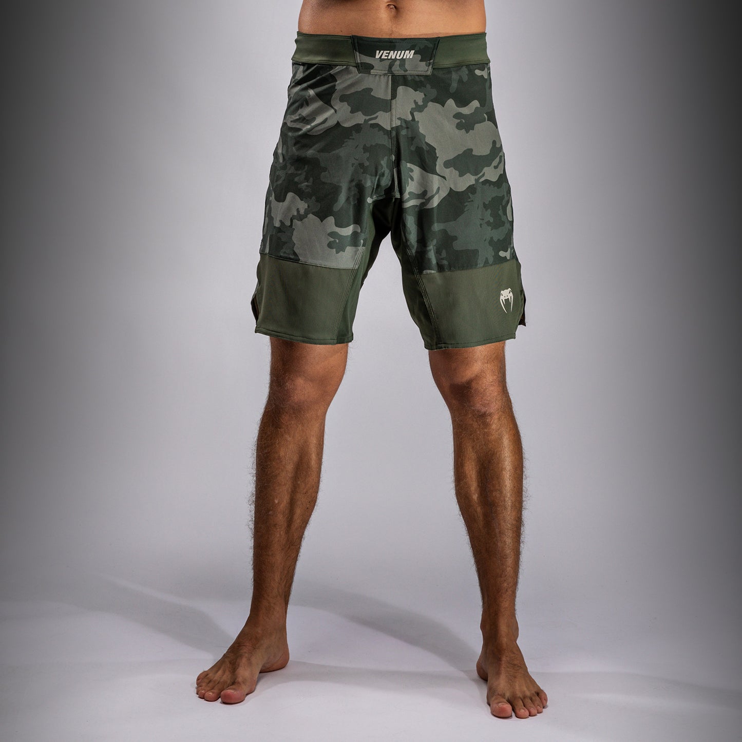 Venum G-Fit Air 男士格斗短裤 – 军绿色迷彩