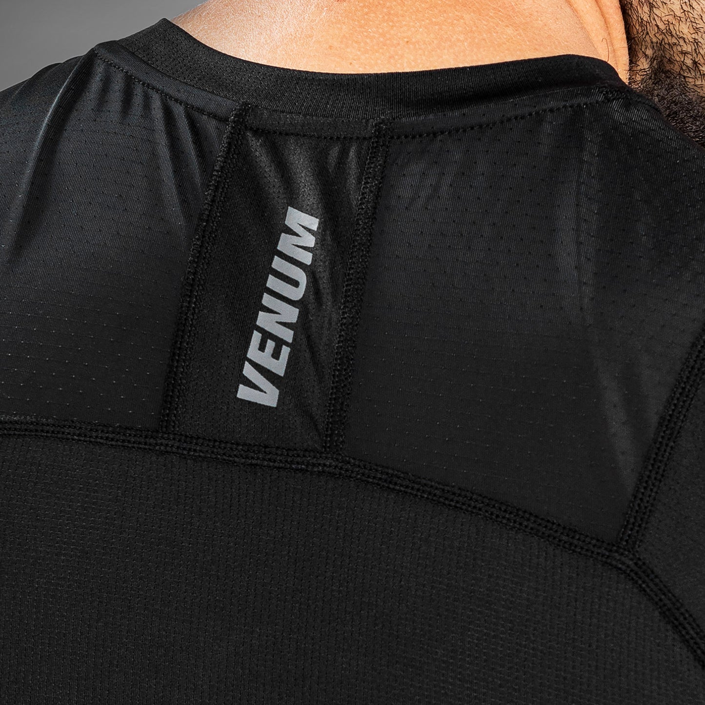 Venum G-Fit Air 紧身防磨衣–无袖–黑色