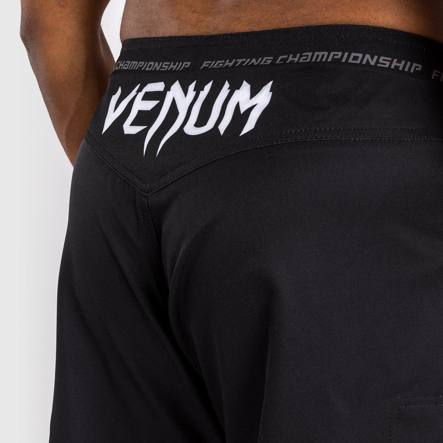 Venum x Ares 格斗短裤 – 黑色