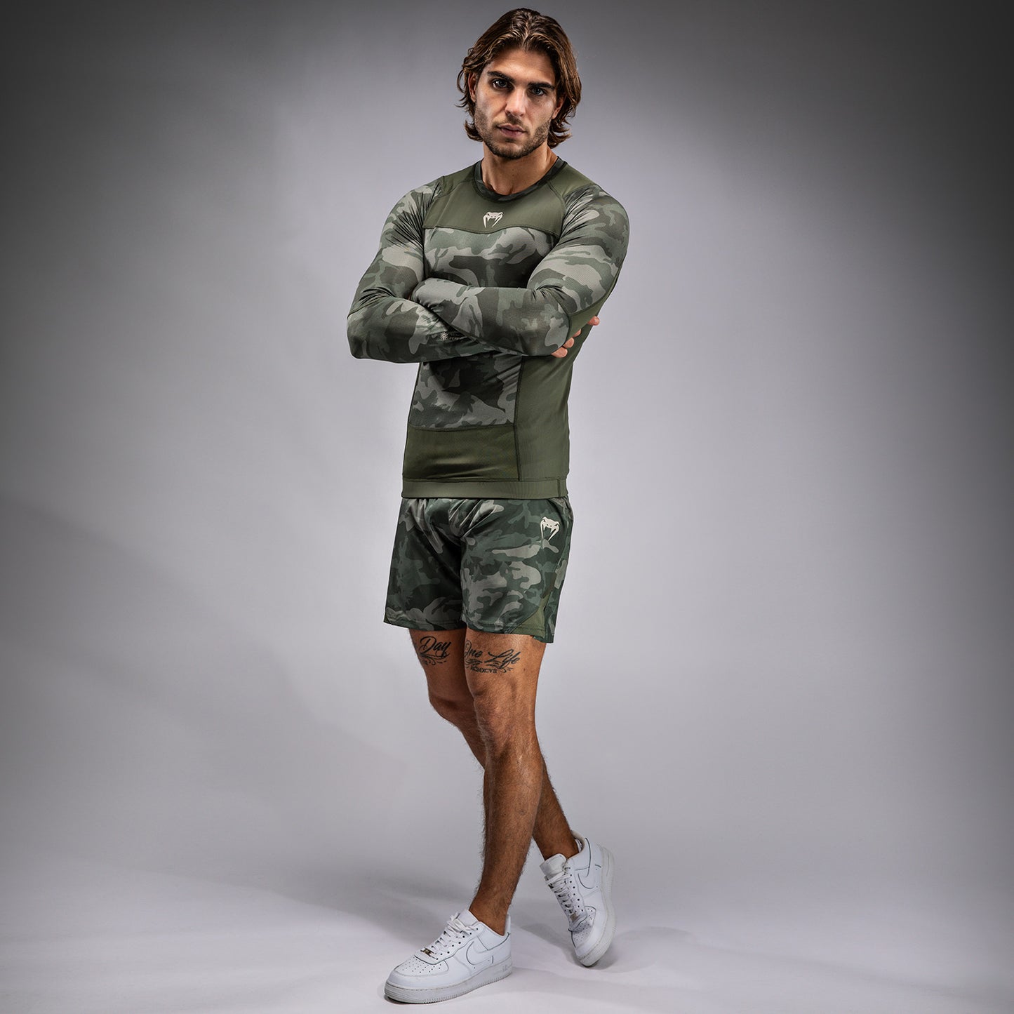 Venum G-Fit Air 男士长袖紧身防磨衣 – 军绿色迷彩