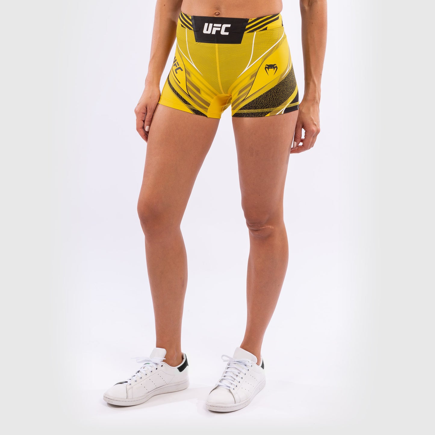 UFC Venum Authentic Fight Night 女士综合格斗短裤–短款–黄色