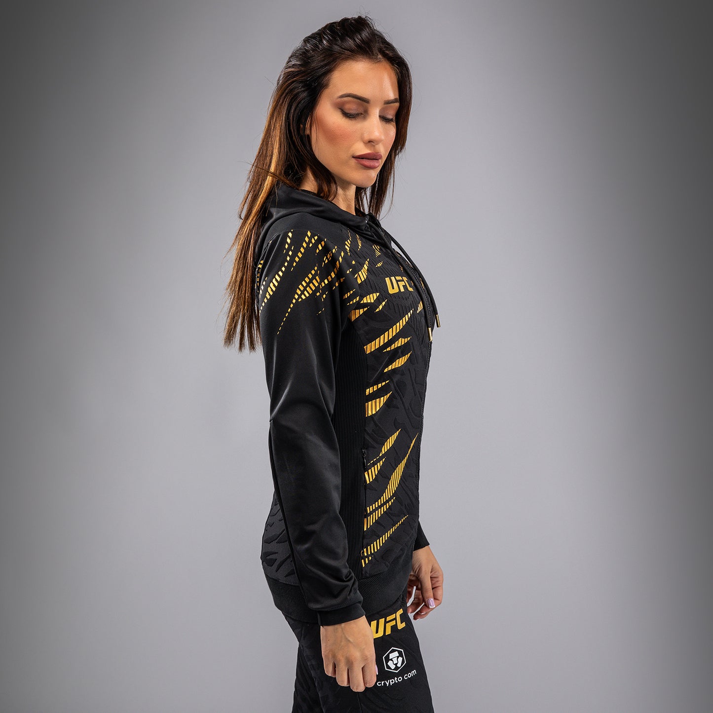 UFC Fusion by Venum Authentic Fight Night 女士款连帽衫–冠军