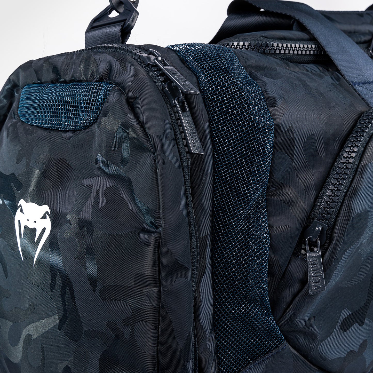 Venum Trainer Lite 运动包（48升）– 迷彩色/蓝色