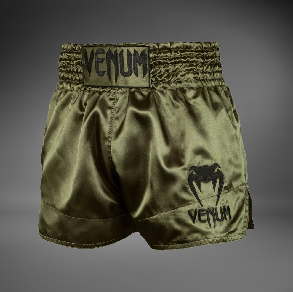 Venum Classic 泰拳短裤 – 卡其色/黑色