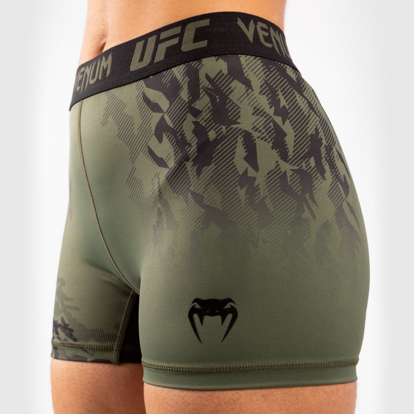 Venum UFC Authentic Fight Week 女士高性能压缩短裤 – 卡其色