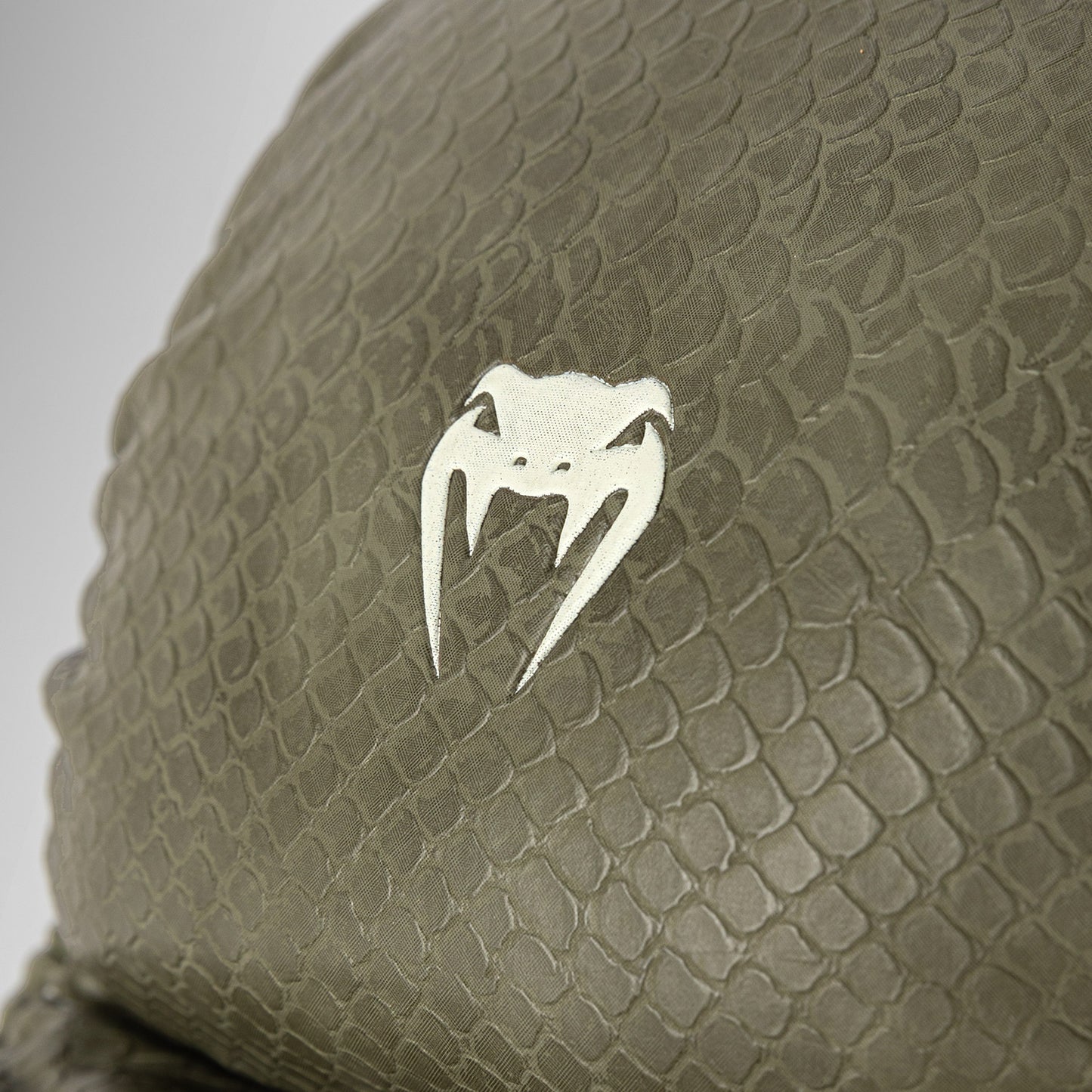 Venum Impact Evo Scales MMA手套 – 军绿色