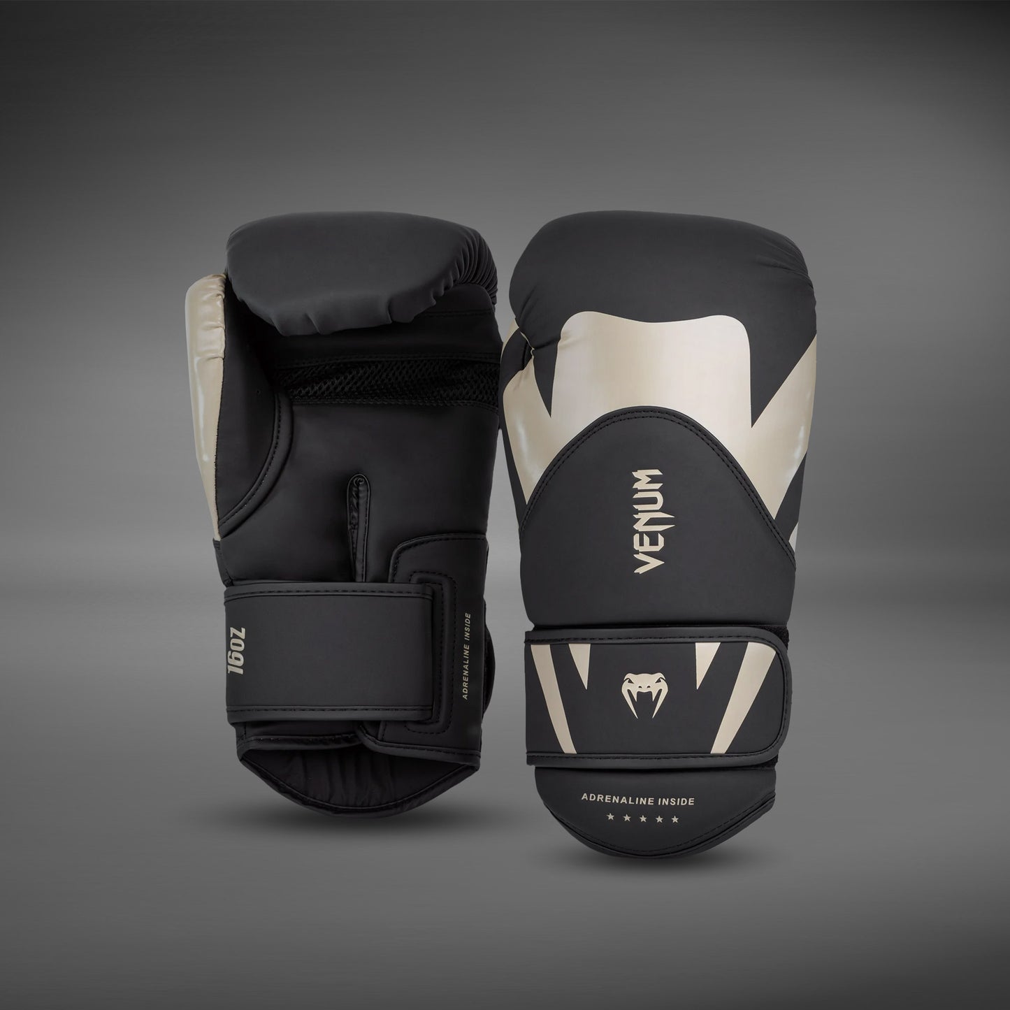 Venum Challenger 4.0 拳击手套 – 黑色/浅米色
