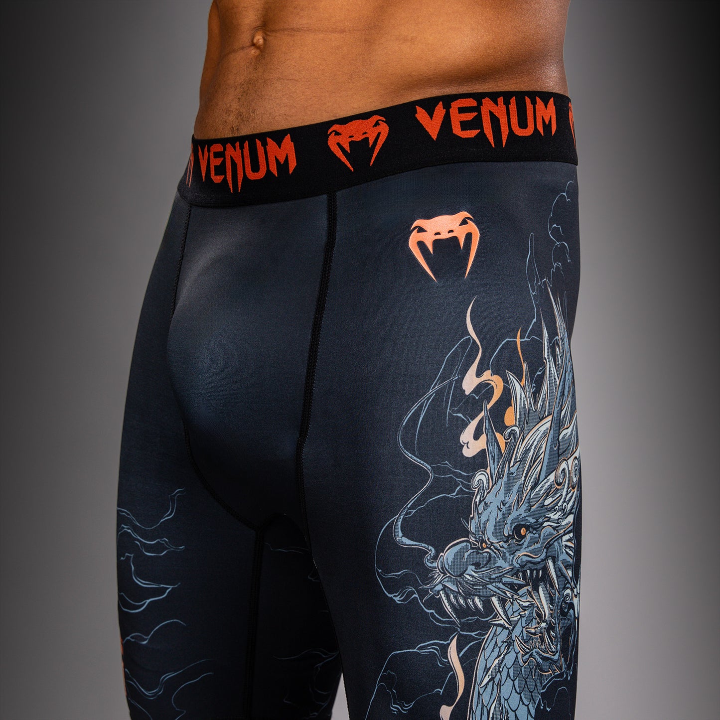 Venum Thunder Dragon 综合格斗短裤 – 黑色/灰色/铜色