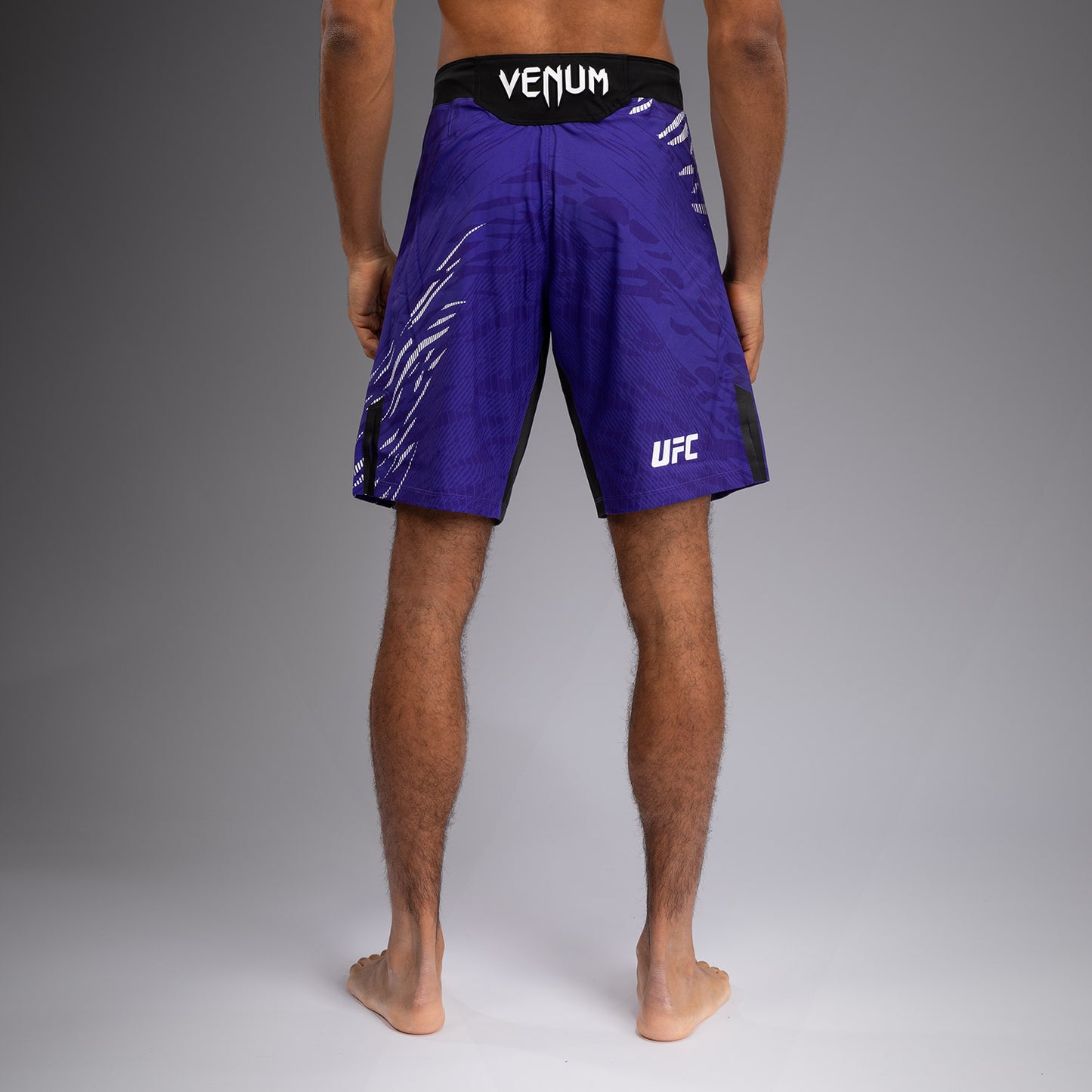 UFC Fusion by Venum Authentic Fight Night 男士格斗短裤 – 长款–紫色