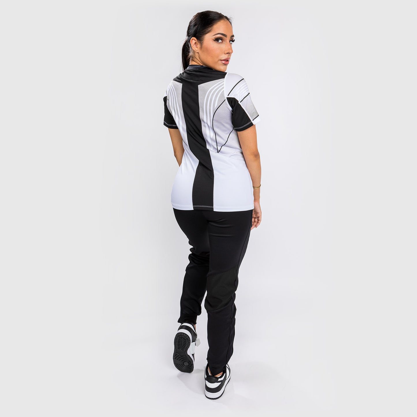 UFC Venum Authentic Fight Night 2.0 Kit by Venum 女士款出场T恤 – 白色
