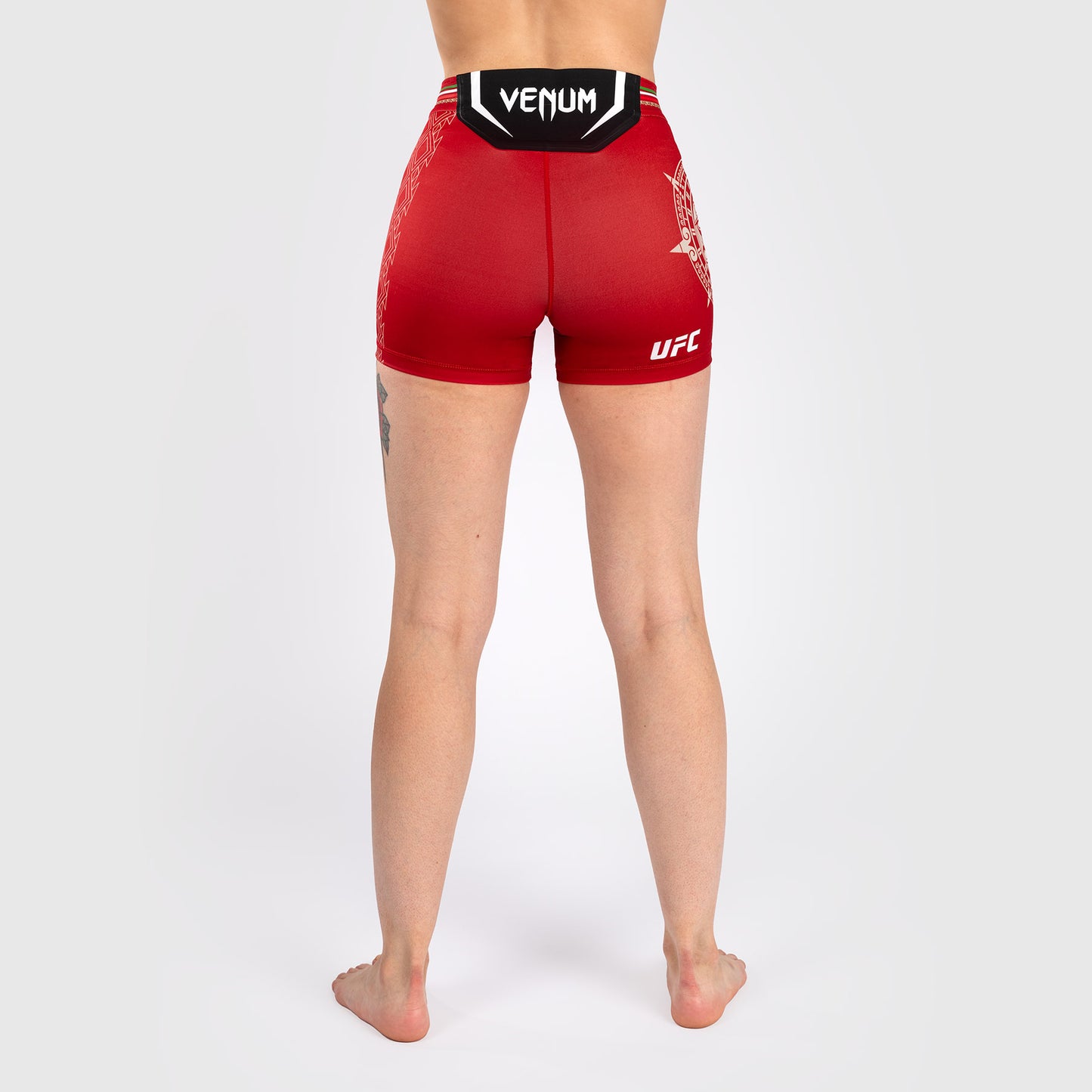 Noche UFC by Venum Authentic Fight Night 女士综合格斗短裤 – 短款 – 红色