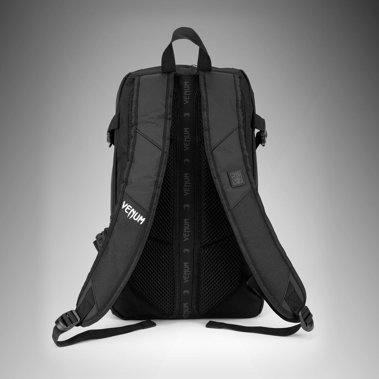 Venum Challenger Pro Evo 背包 (20-25L) – 黑色/白色