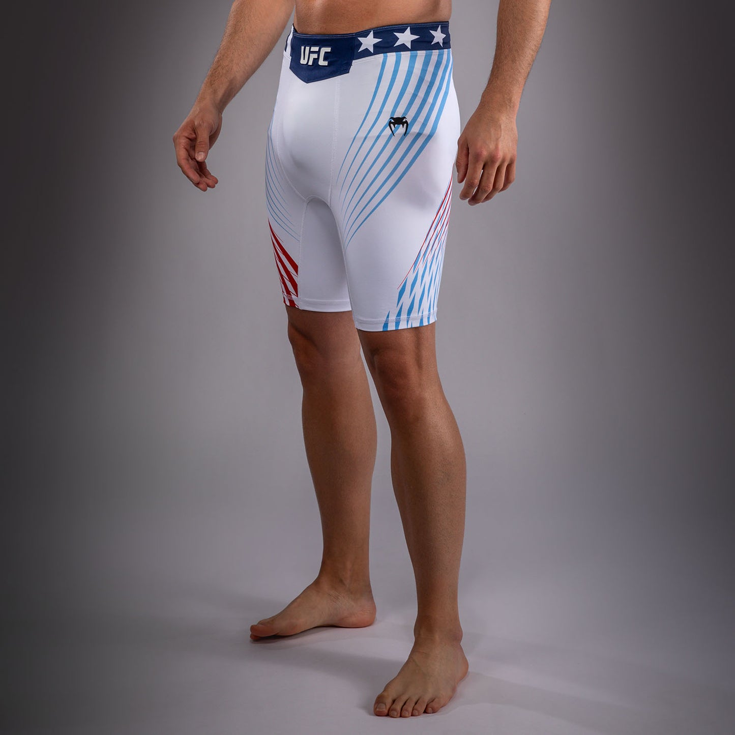 Official UFC Freedom 250 by Venum 男士 Authentic Fight Night Vale Tudo 紧身格斗短裤 - 白色