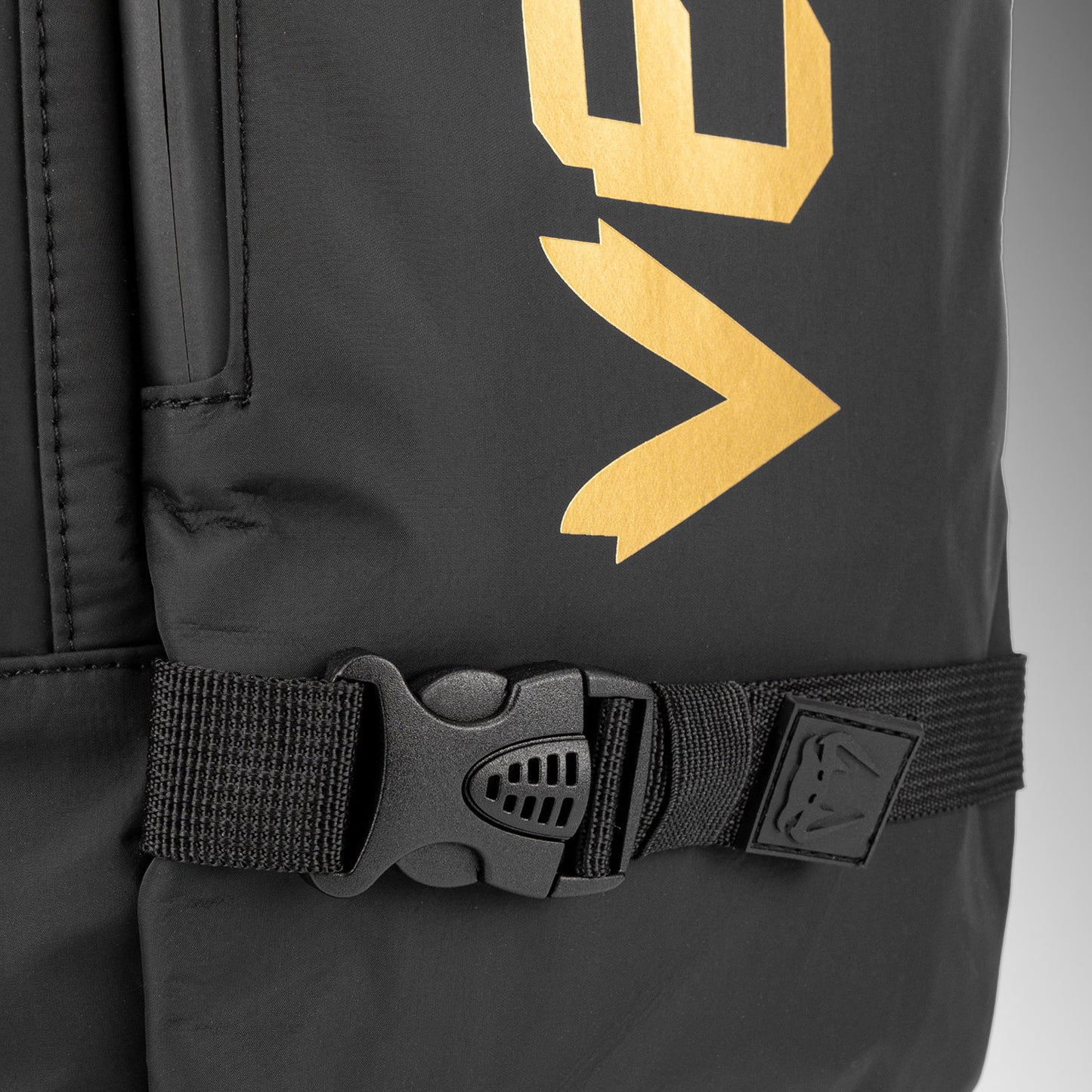 Venum Challenger Pro Evo 背包（20-25L）– 黑色/金色