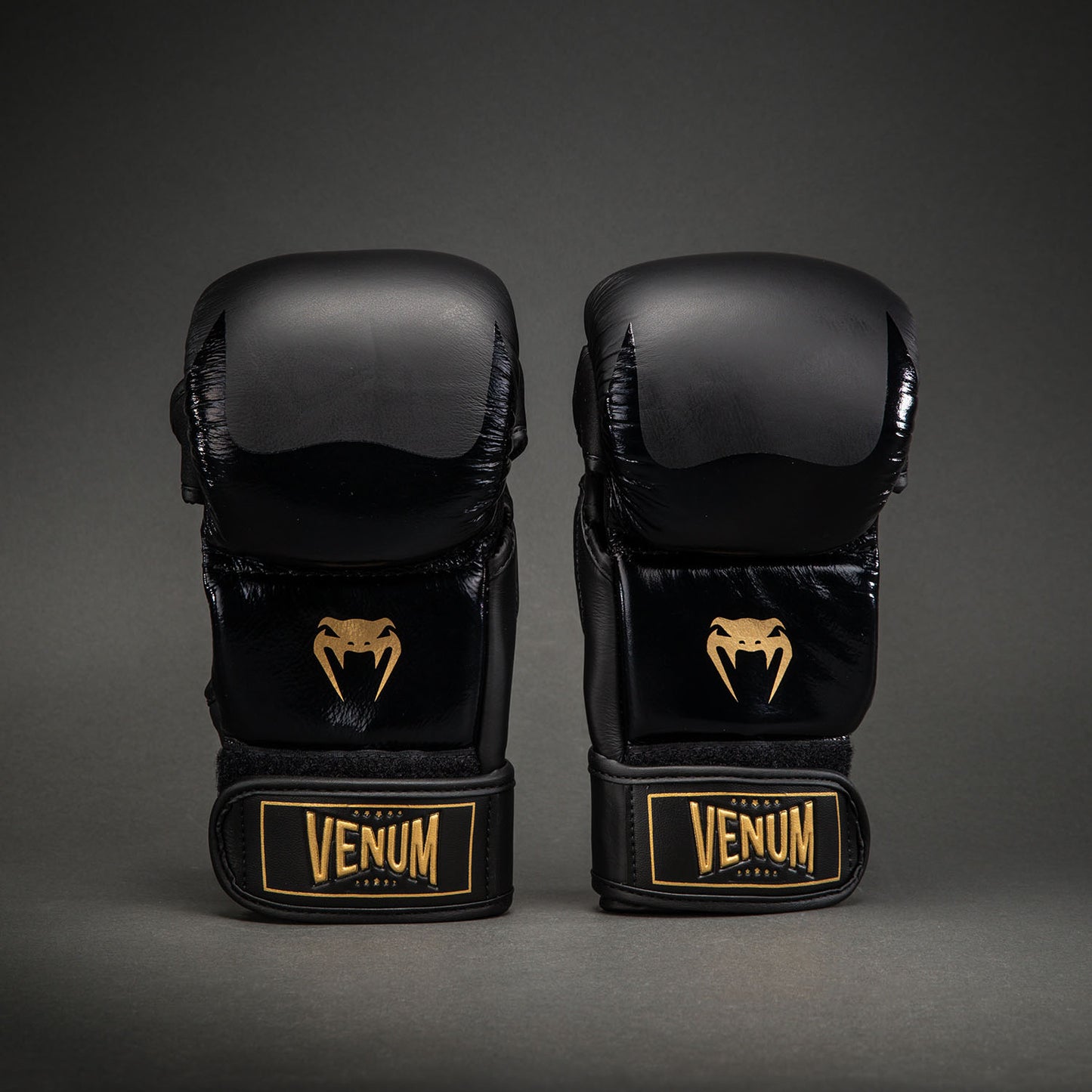 Venum Attack 2.0 皮革实战手套 – 黑色/金色