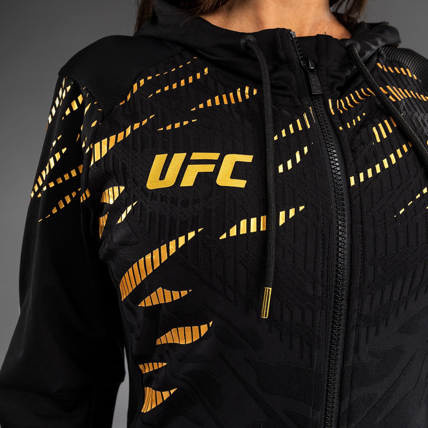 UFC Fusion by Venum Authentic Fight Night 女士款连帽衫–冠军