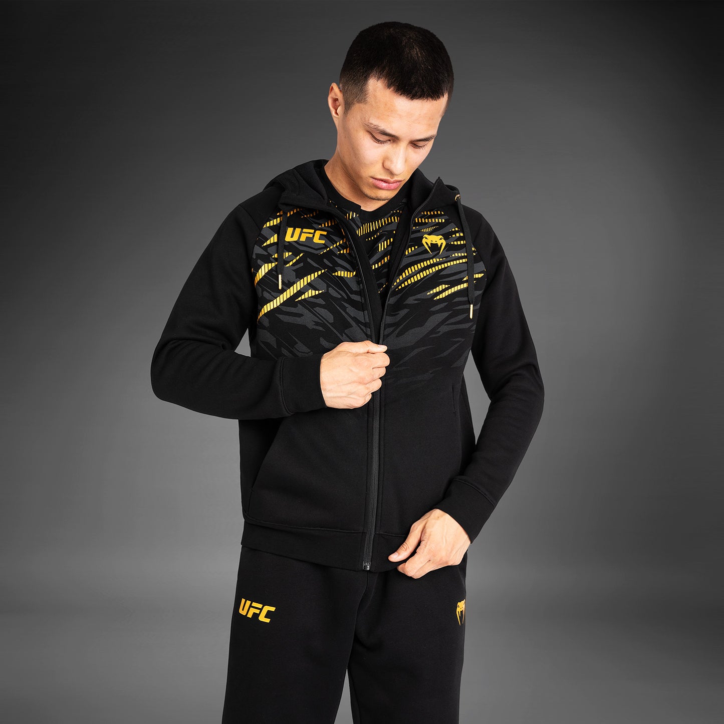 UFC Fusion by Venum 男士款 拉链连帽衫 – Champion