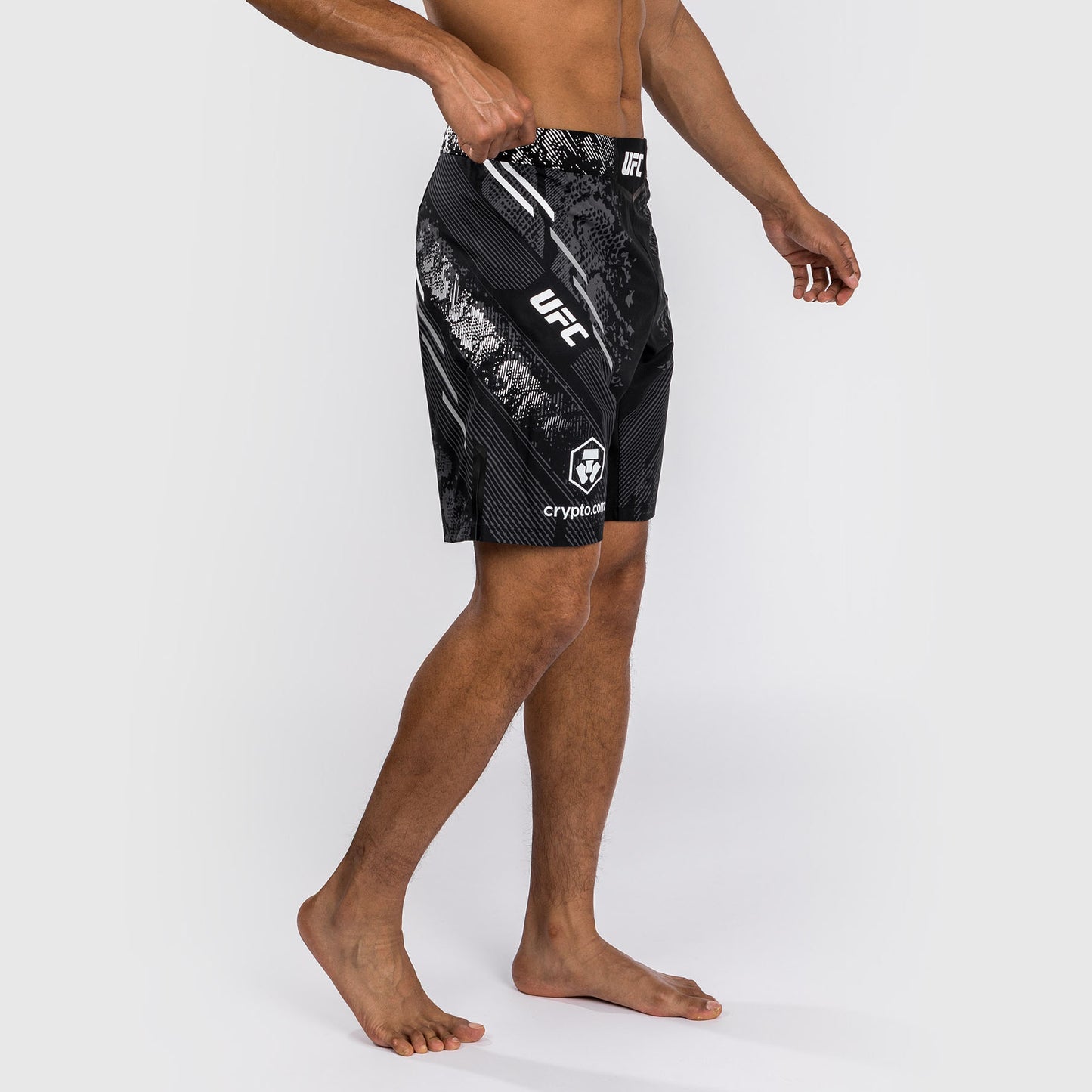 UFC Adrenaline by Venum Authentic Fight Night 男士格斗短裤–长款–黑色