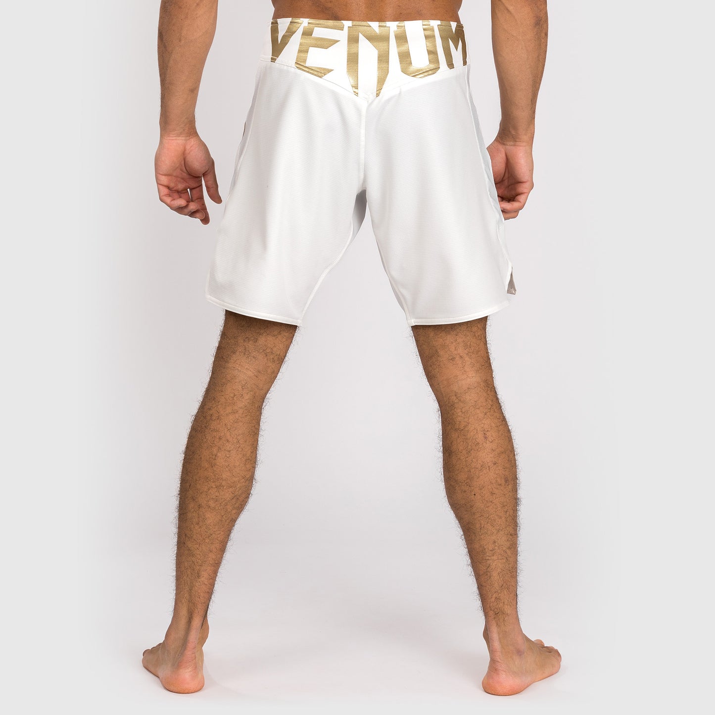 Venum Light 5.0 格斗短裤 – 白色/金色