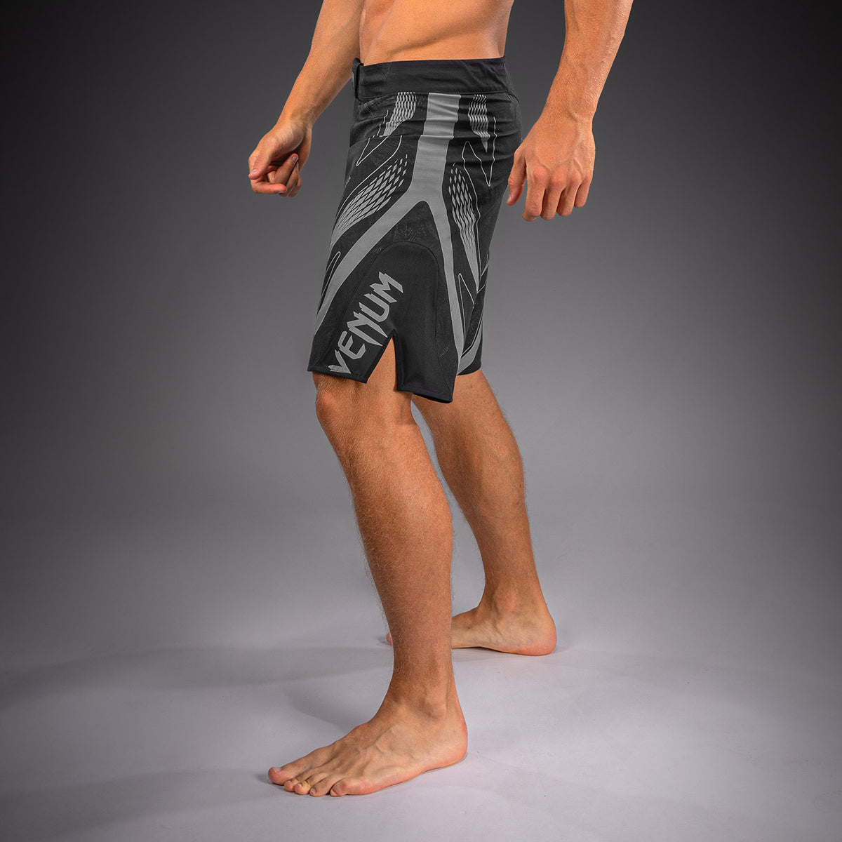 Venum Amazonia Reborn MMA短裤 - 黑色/灰色