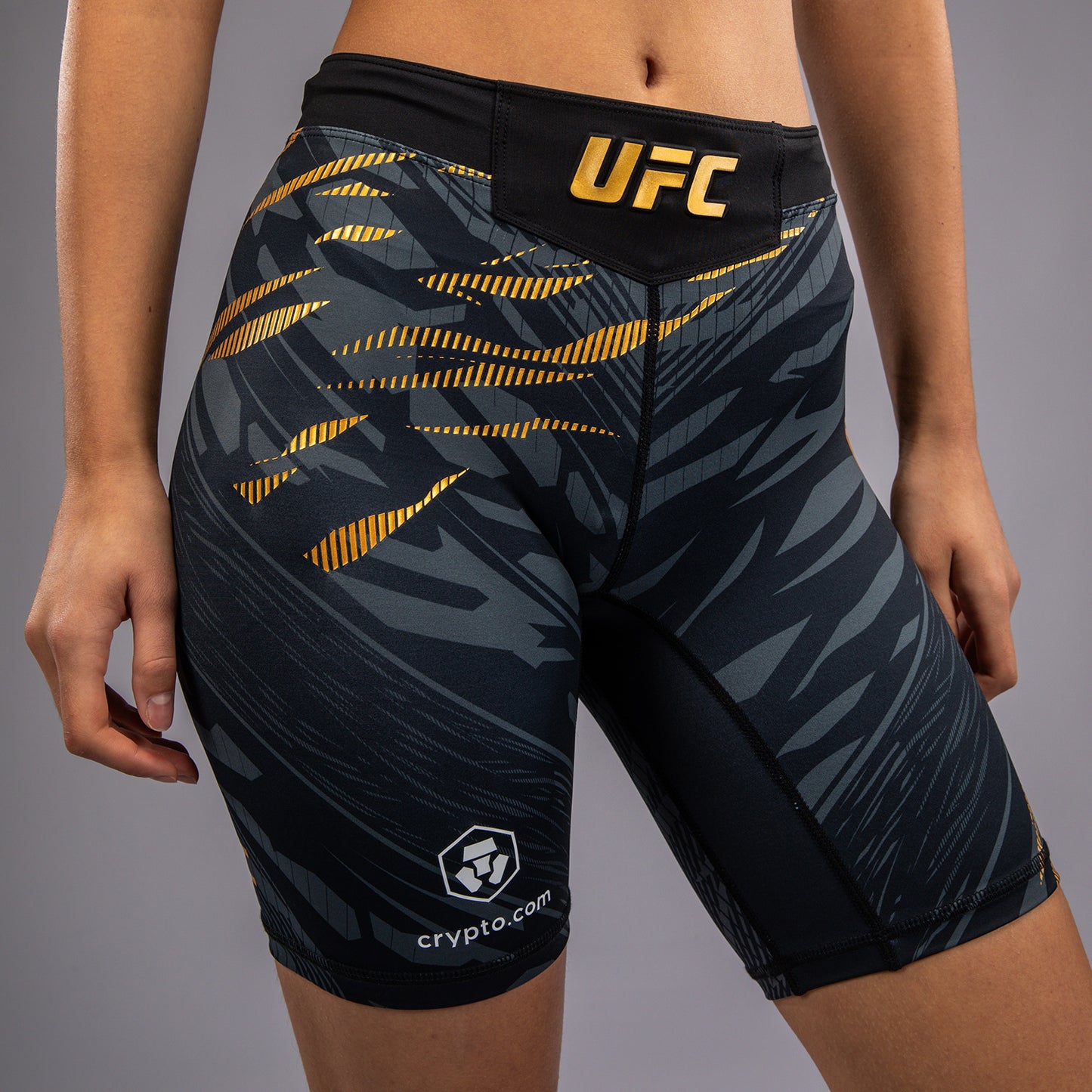 UFC Fusion by Venum Authentic Fight Night 女士综合格斗短裤 – 长款 – 冠军款
