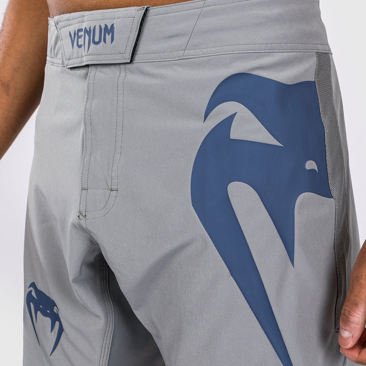 Venum Light 5.0 格斗短裤 – 灰色/蓝色