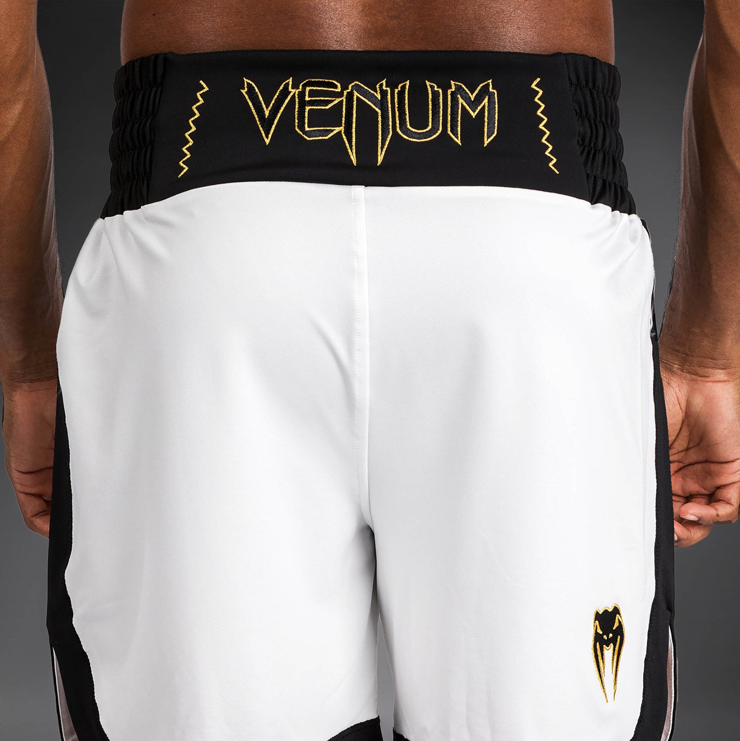Venum Classic 拳击短裤 – 白色/黑色