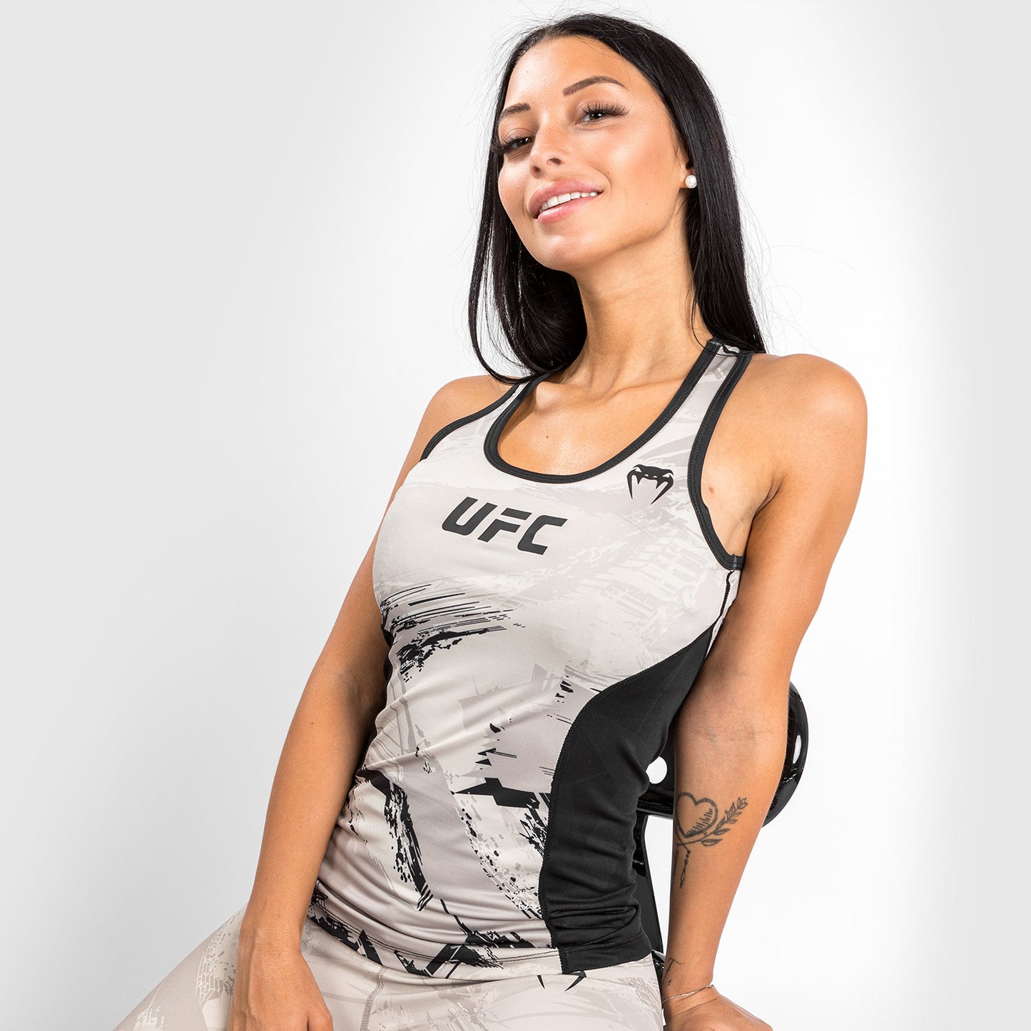 UFC Venum Authentic Fight Week 女士款 2.0性能背心 – 沙色/黑色