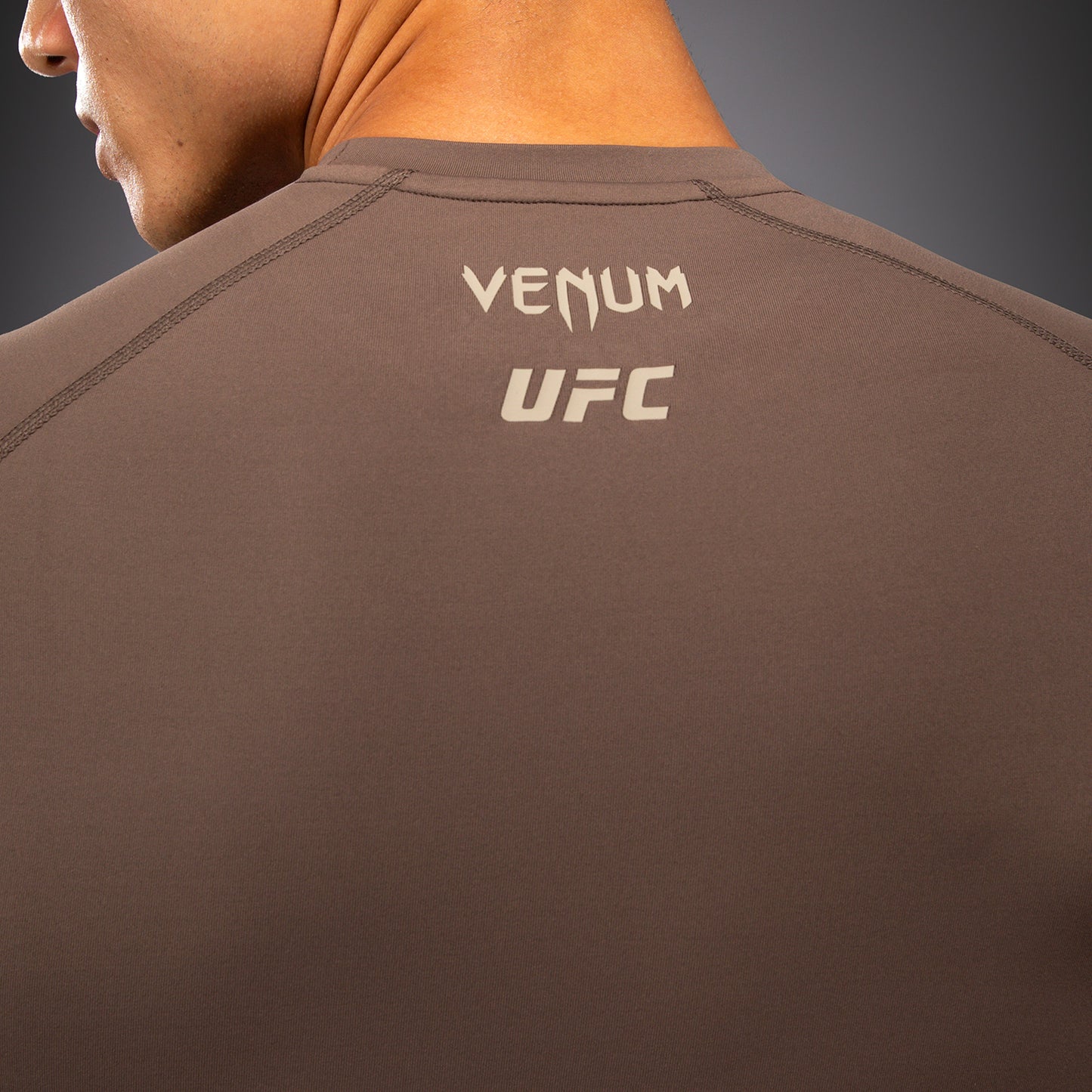 Venum UFC Unity by Venum Authentic Fight Week 男子功能长袖紧身防磨衣 - 棕色