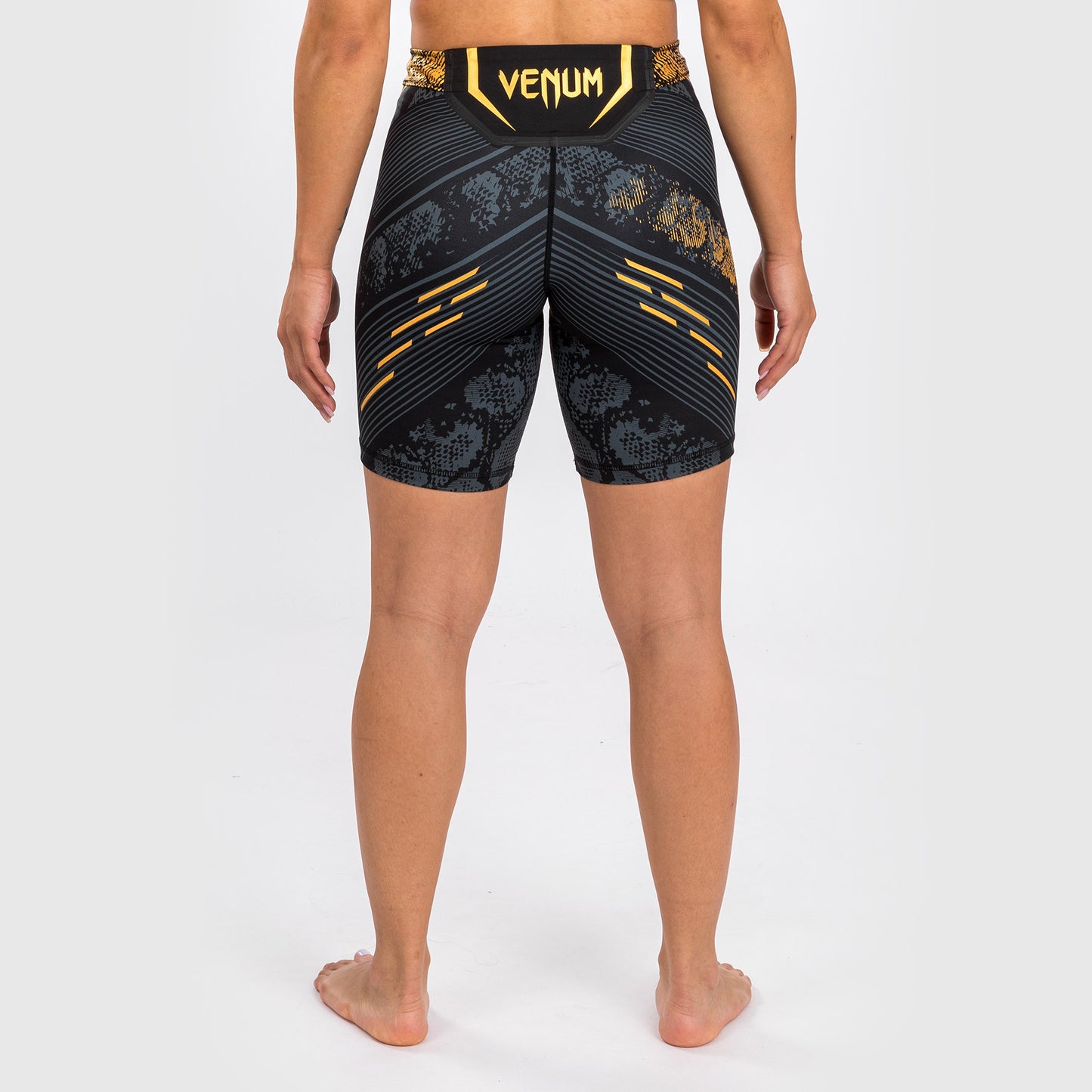 UFC Adrenaline by Venum Authentic Fight Night 女士综合格斗短裤 – 长款 – 冠军款