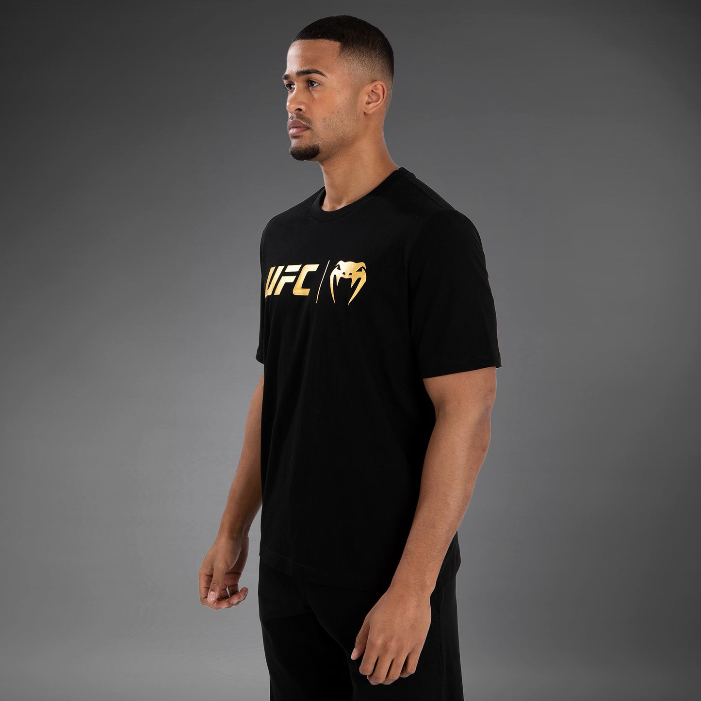 UFC Venum Classic T恤 – 黑色/金色