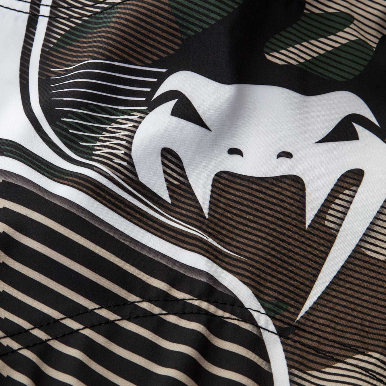 Venum Camo Hero 格斗短裤 – 绿色/棕色