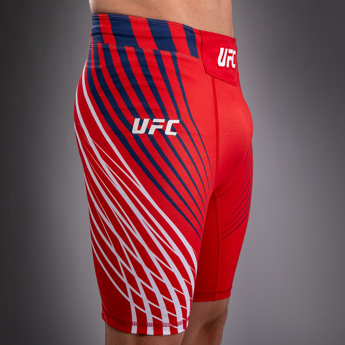 Official UFC Freedom 250 by Venum 男士 Authentic Fight Night Vale Tudo 紧身格斗短裤 - 红色