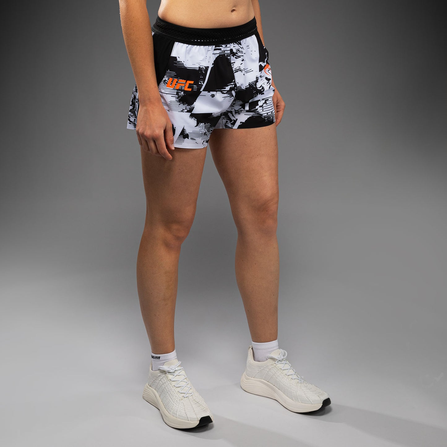 Venum UFC Zenith Authentic Fight Week 女士高性能短裤 – 白色