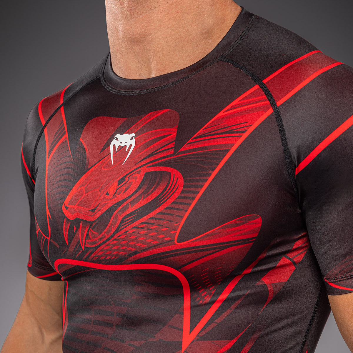 Venum Crimson Viper 2.0 短袖防磨衣 - 黑色/红色