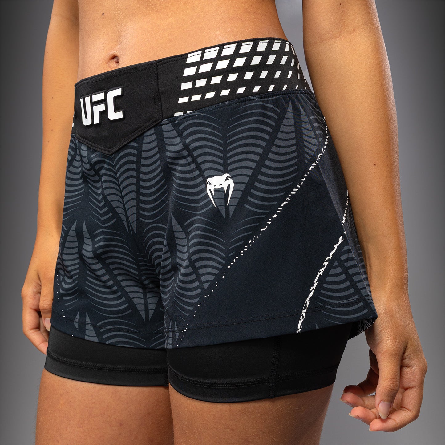 Women's UFC Zenith by Venum 黑色 Authentic 短款格斗短裤
