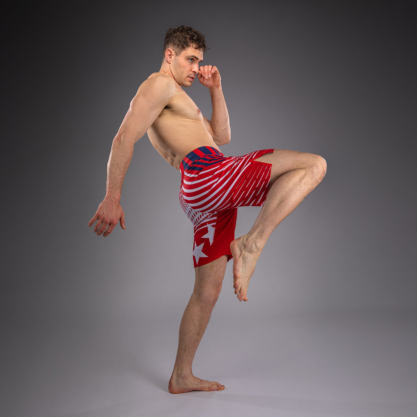 Official UFC Freedom 250 by Venum 男士 Authentic Fight Night 短款格斗短裤 - 红色